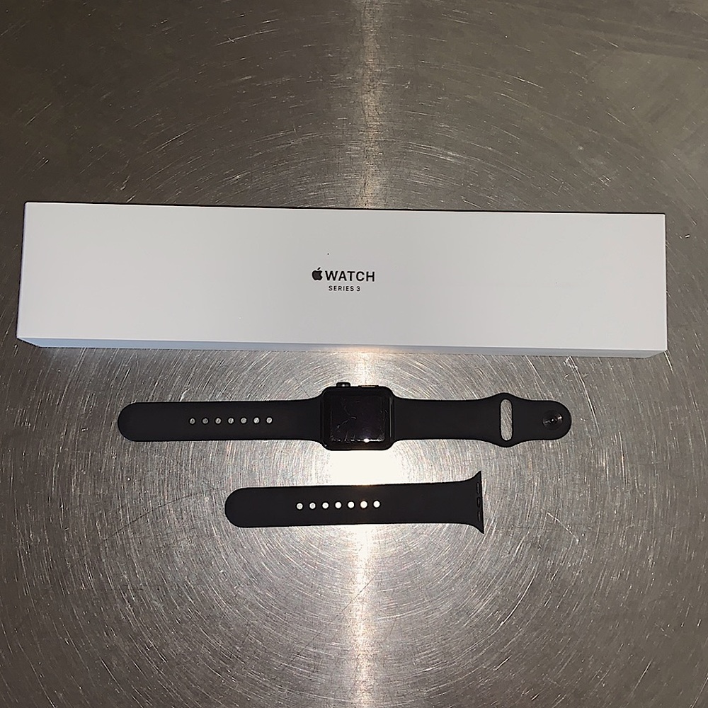 Apple Watch series 3. 38 mm. Like new condition. Space gray/black.